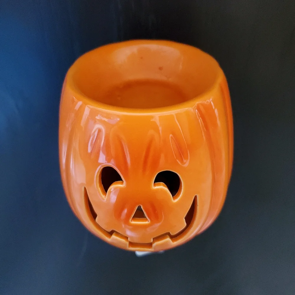 Cut it Out Scentsy Plugin Mini Warmer Pumpkin
